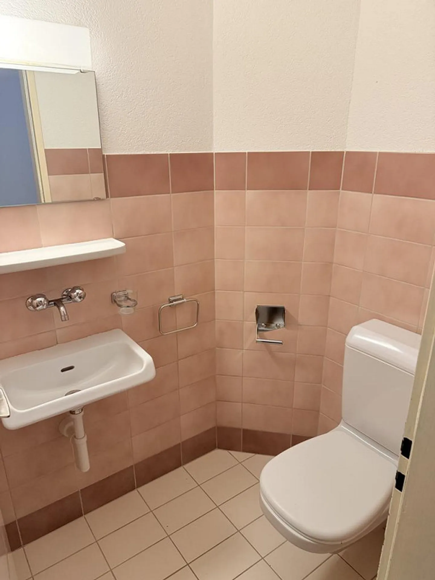 1 Mois de Loyer Gratuit pour le Bel Appartement Spacieux à Laufen - Photo 3 sur 10