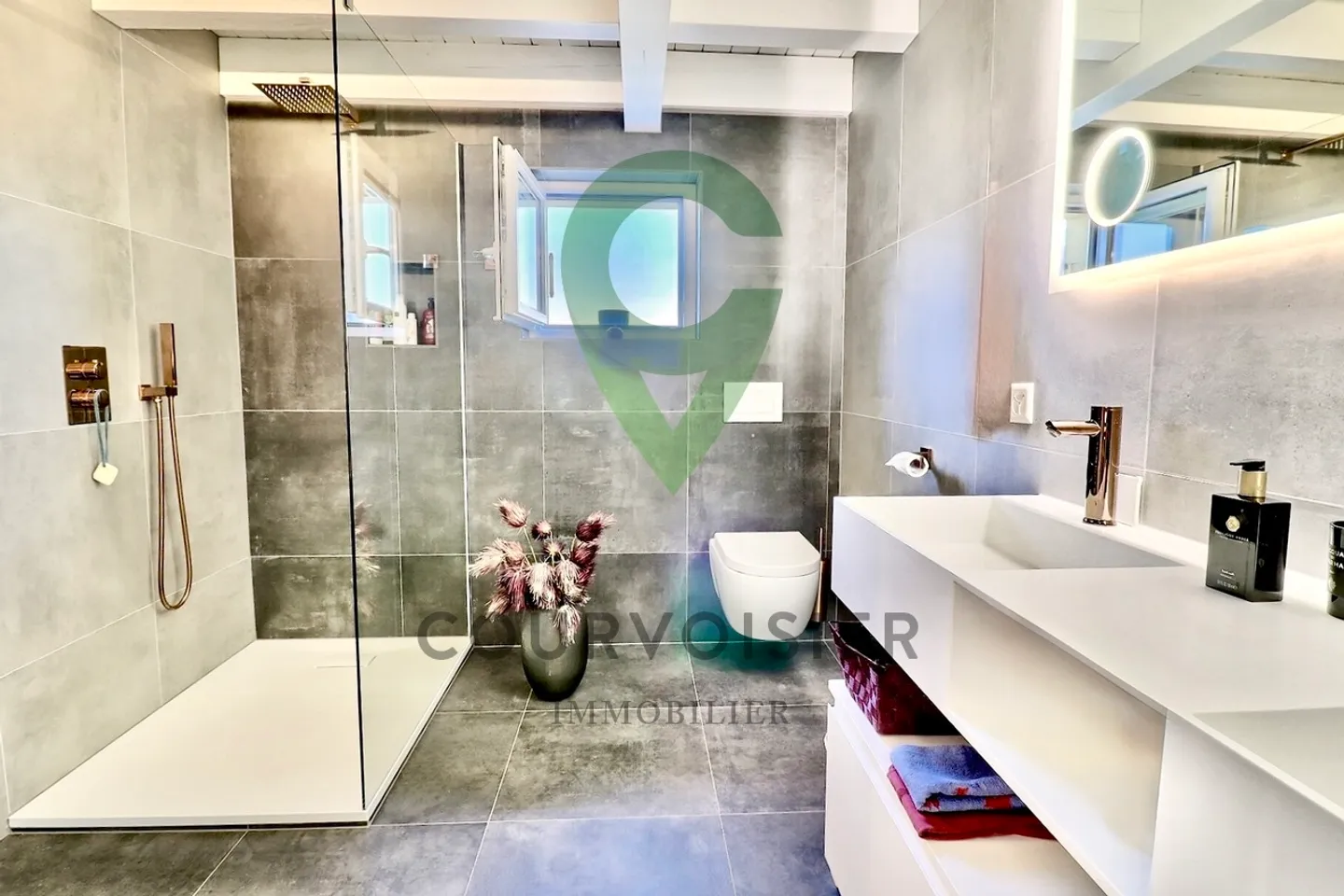 Wunderschön renovierte Penthousewohnung mit Geschmack, Blick auf die Weinberge und den See - Foto 9 von 12