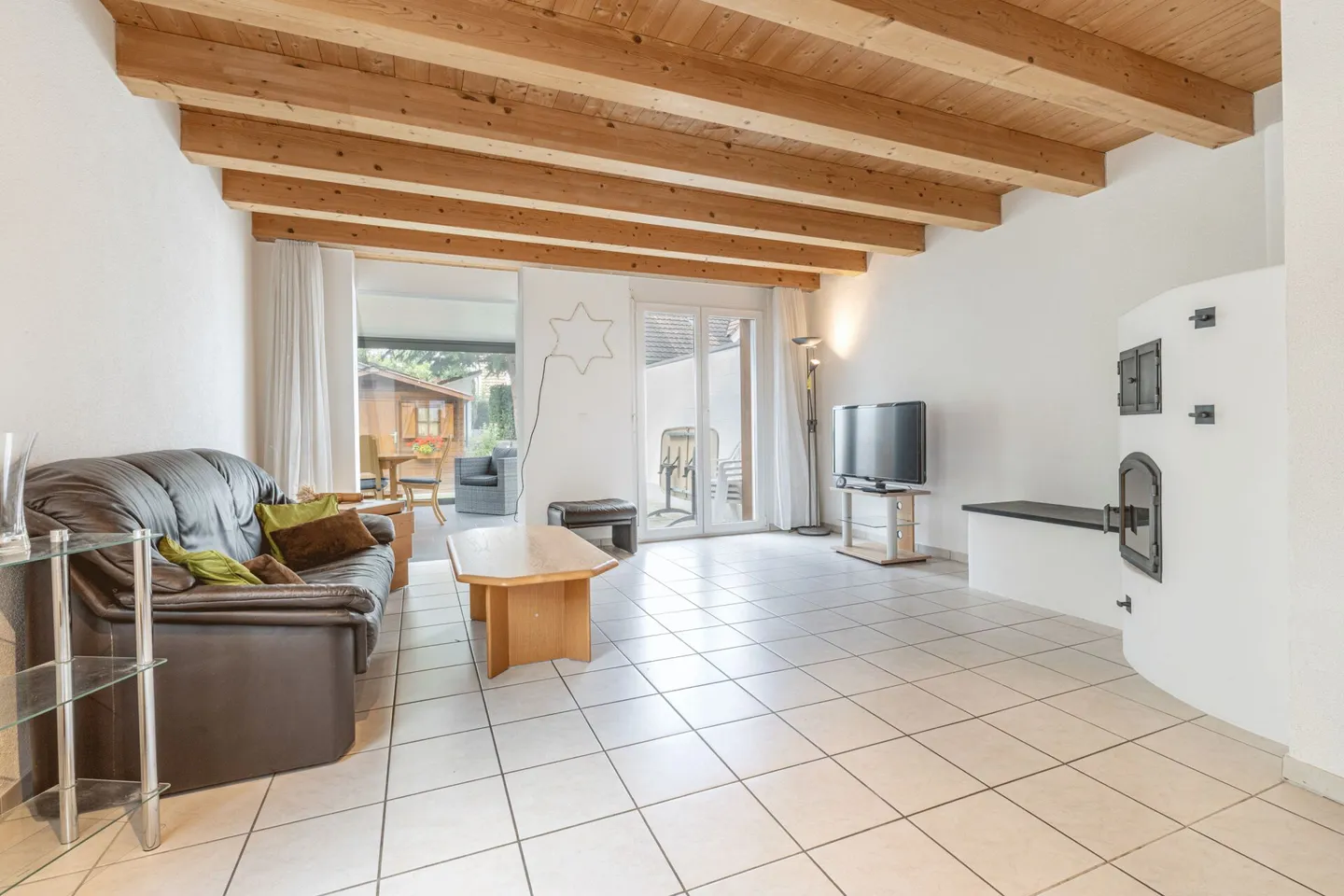 5.5-Zimmer-Doppeleinfamilienhaus in Hettlingen an ruhiger Lage mit Garagenplatz und beheiztem Wintergarten - Foto 2 di 29