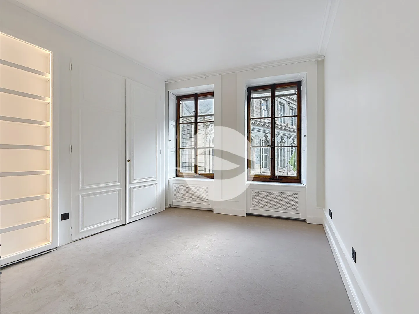 Sublime renovated 6-room apartment nestled in the heart of the Old Town - Photo 5 of 9