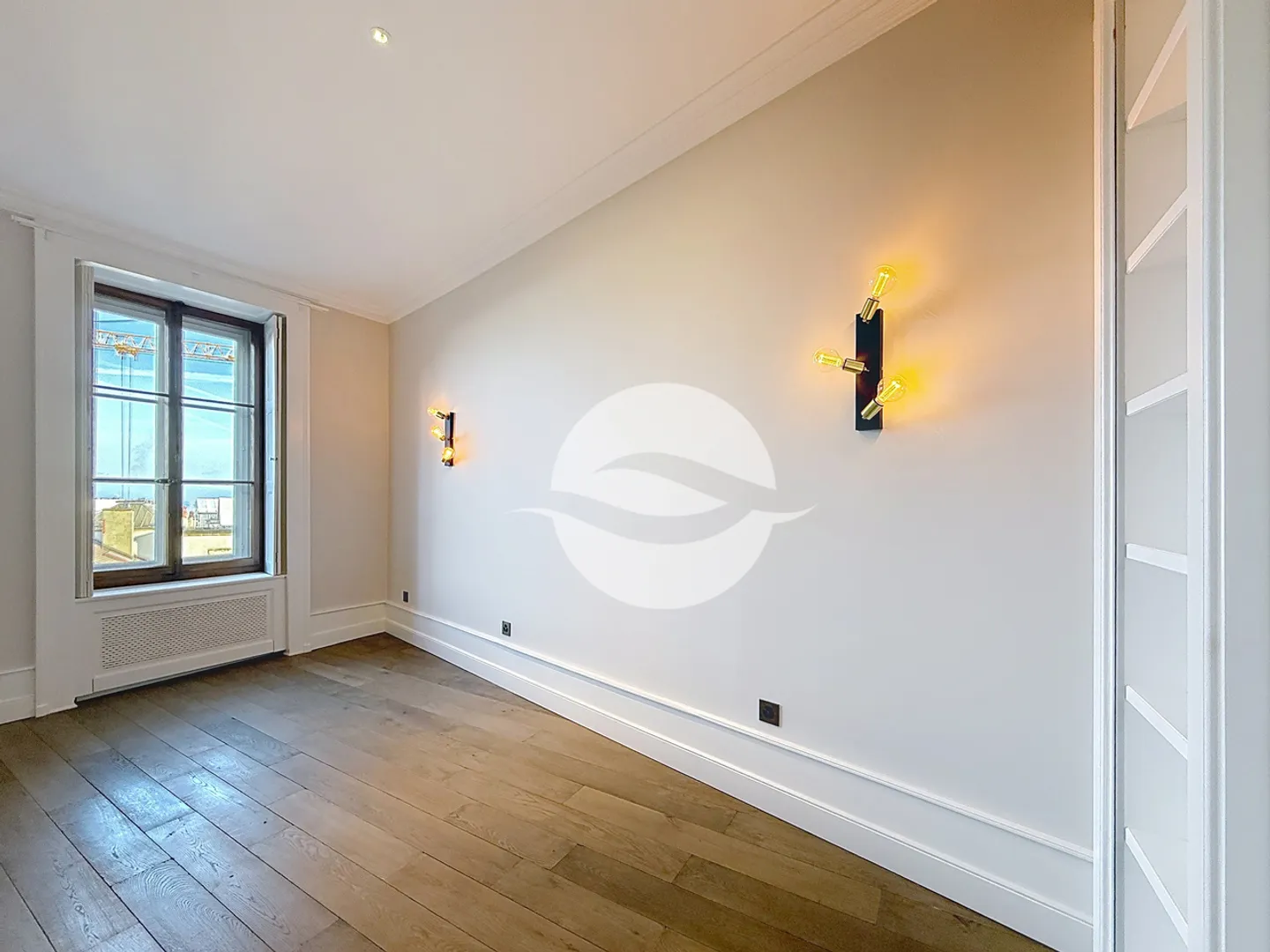 Sublime renovated 6-room apartment nestled in the heart of the Old Town - Photo 7 of 9