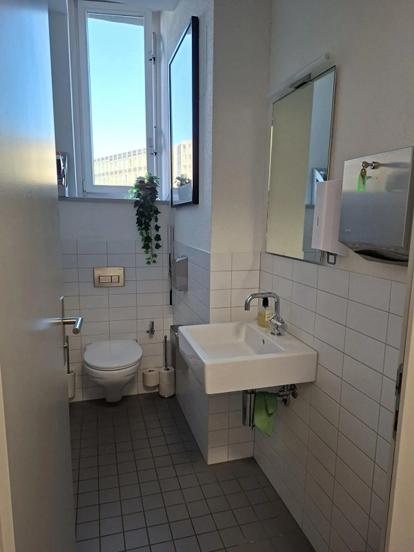 Spazio ufficio centrale direttamente alla stazione ferroviaria di Bülach - Foto 5 di 5