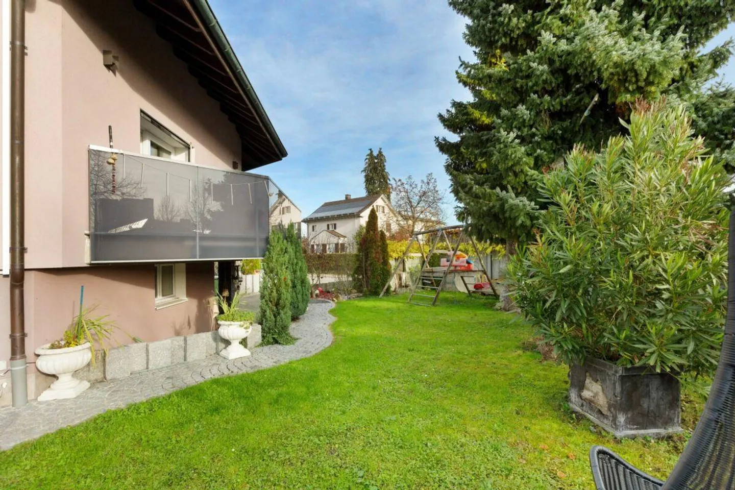 7.5-Room Single-Family House with Garden Idyl in Weinfelden - Photo 8 of 10