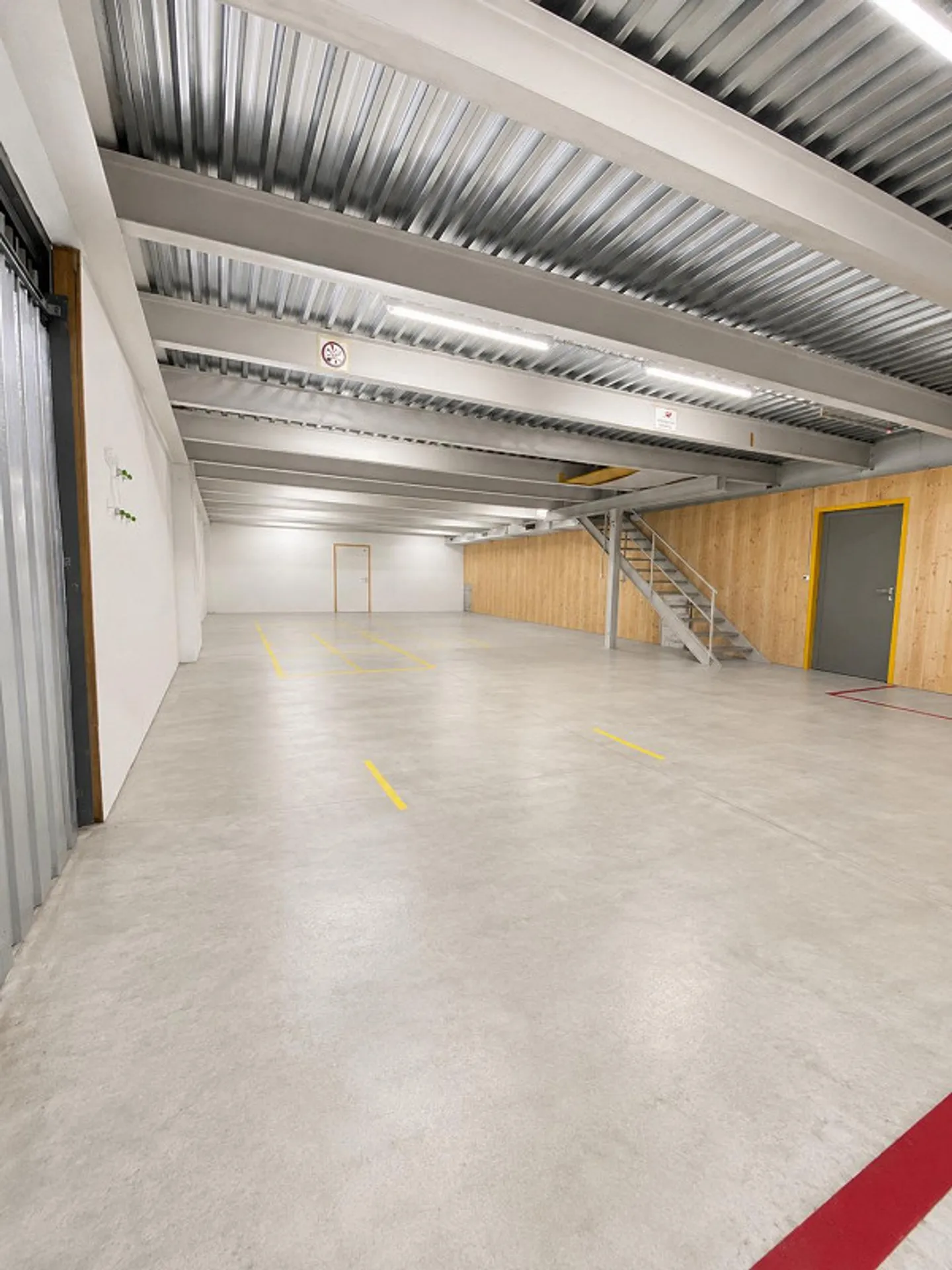 Espace de stockage à deux étages disponible à la location - Photo 1 sur 7