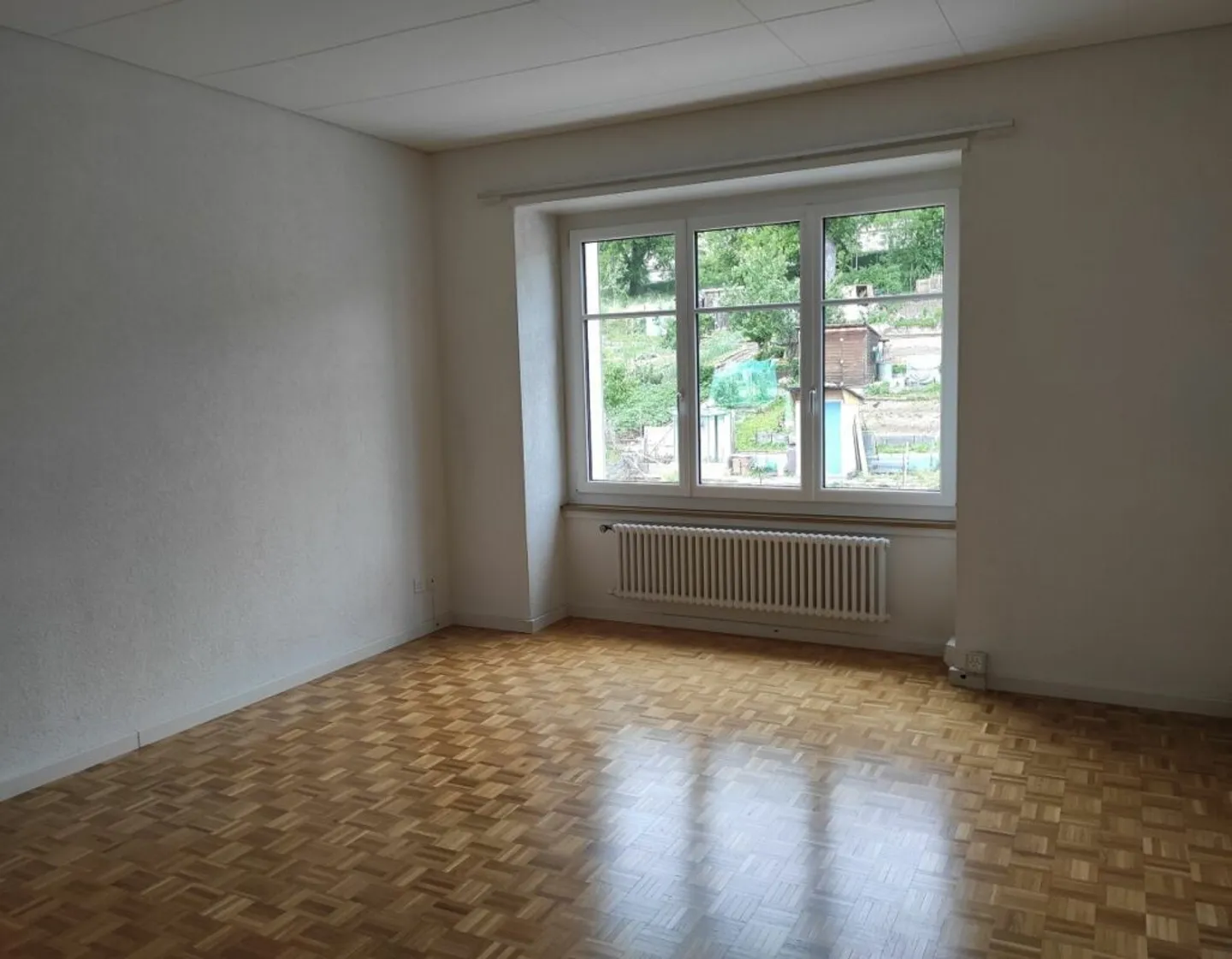 Ertragsgebäude mit 9 Wohnungen, 1 Werkstatt und 8 Garagen - Foto 9 von 10
