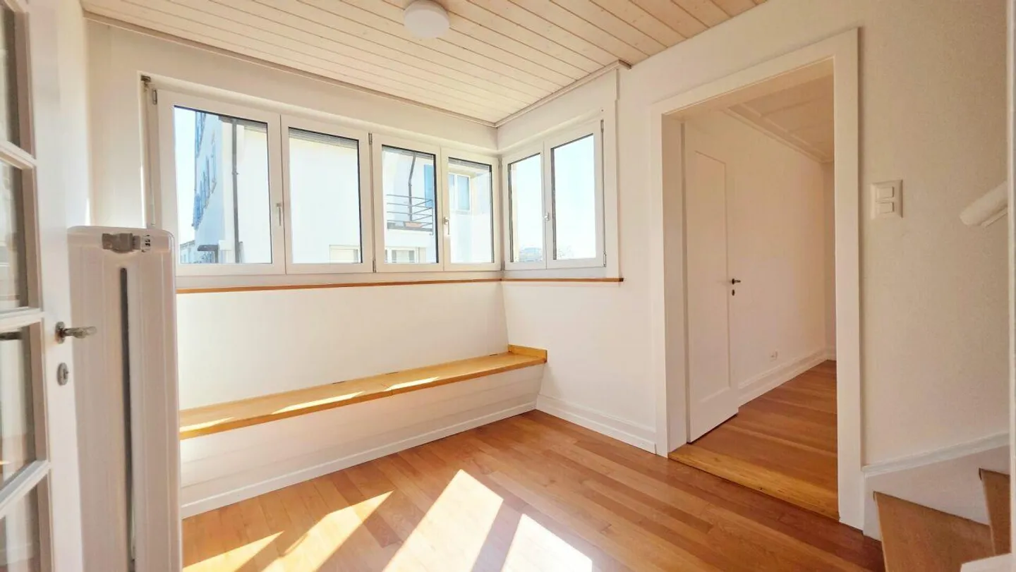 Occasione unica - Casa bifamiliare ristrutturata con stile in una posizione residenziale privilegiata - Foto 5 di 20