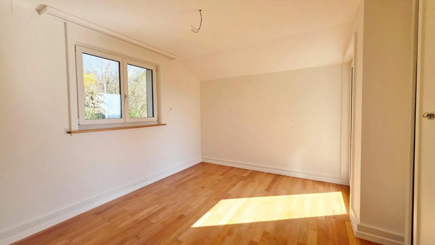 Occasione unica - Casa bifamiliare ristrutturata con stile in una posizione residenziale privilegiata - Foto 11 di 20