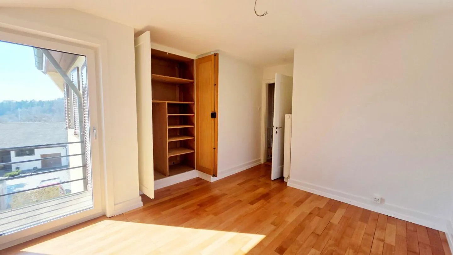 Occasione unica - Casa bifamiliare ristrutturata con stile in una posizione residenziale privilegiata - Foto 12 di 20