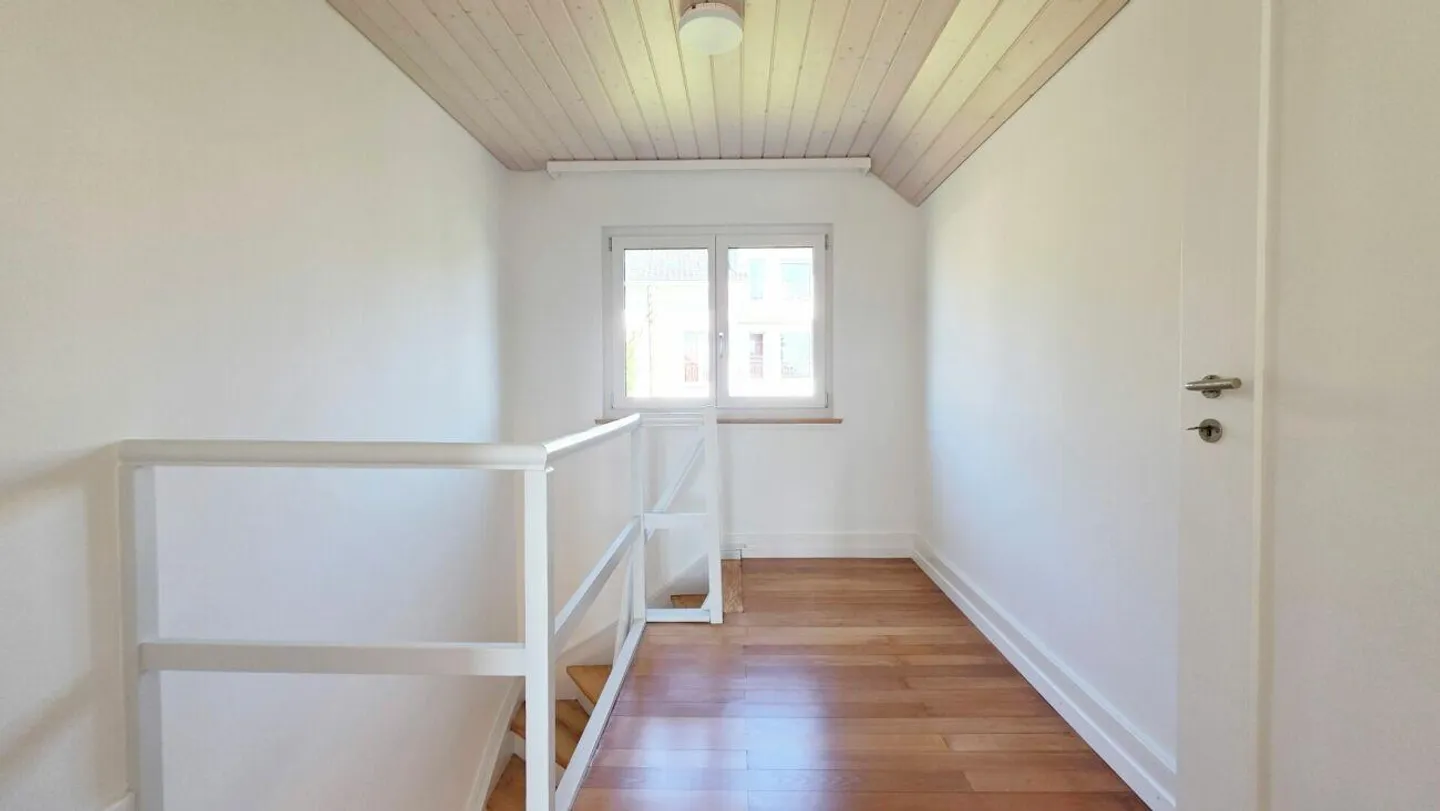 Occasione unica - Casa bifamiliare ristrutturata con stile in una posizione residenziale privilegiata - Foto 17 di 20