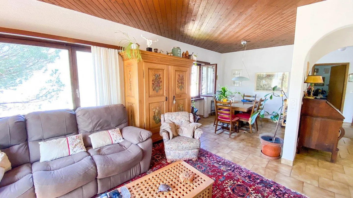 Grande casa unifamiliare con giardino e vista sui castelli di Bellinzona - Foto 8 di 13