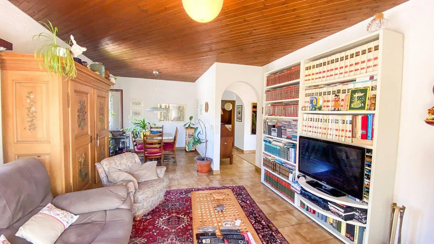 Grande casa unifamiliare con giardino e vista sui castelli di Bellinzona - Foto 9 di 13