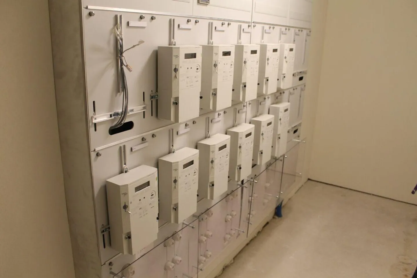 Solid construction, attractive rental potential, minimal effort - Photo 5 of 8