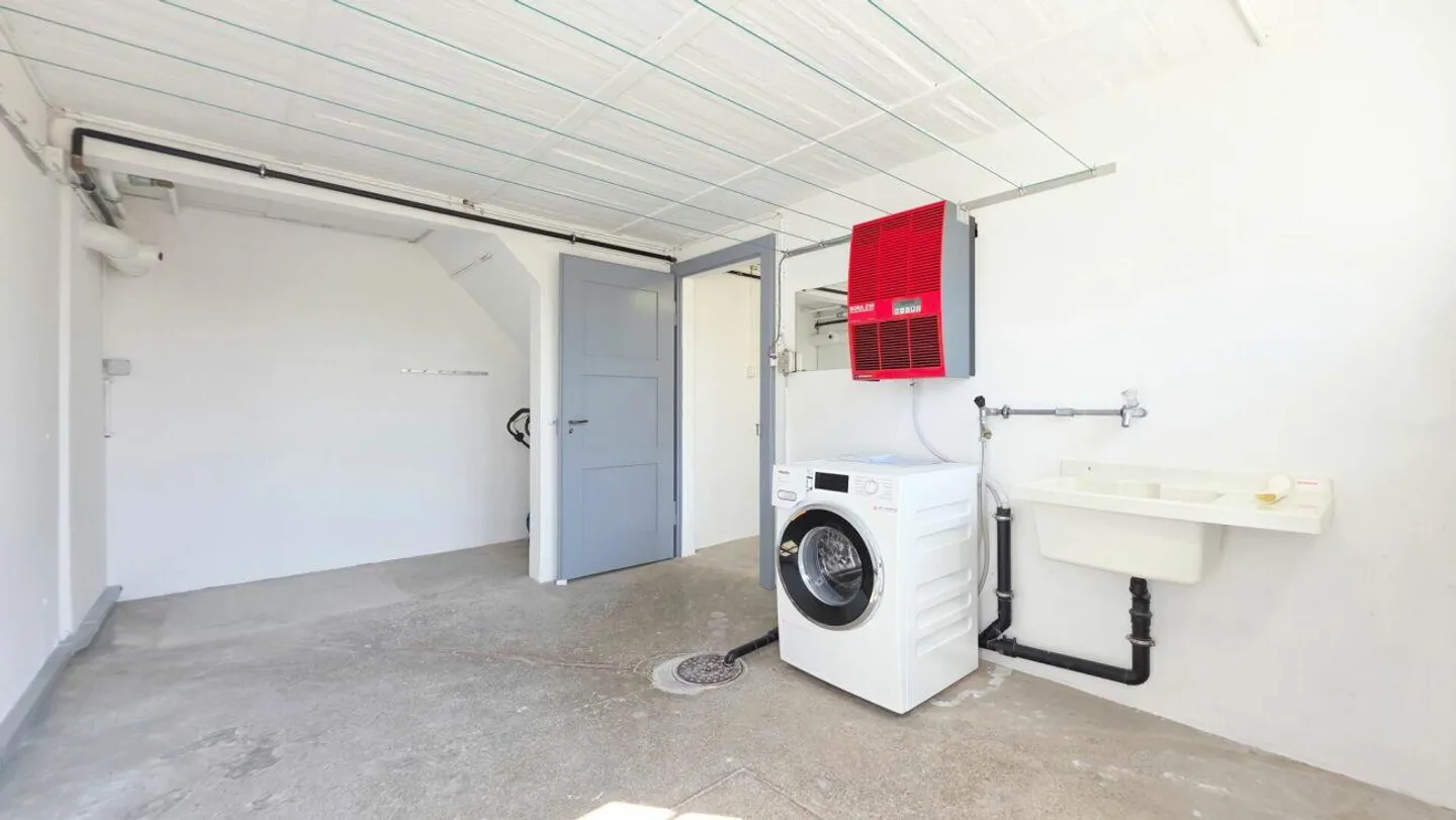 Occasione unica - Casa bifamiliare ristrutturata con stile in una posizione residenziale privilegiata - Foto 18 di 20