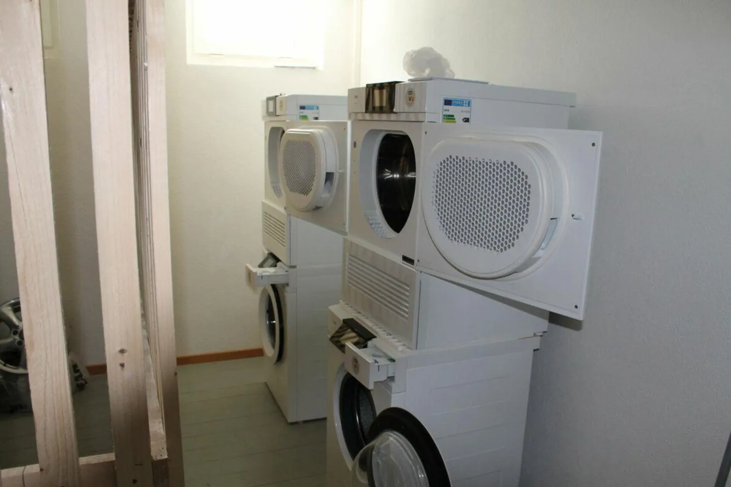 Solid construction, attractive rental potential, minimal effort - Photo 6 of 8