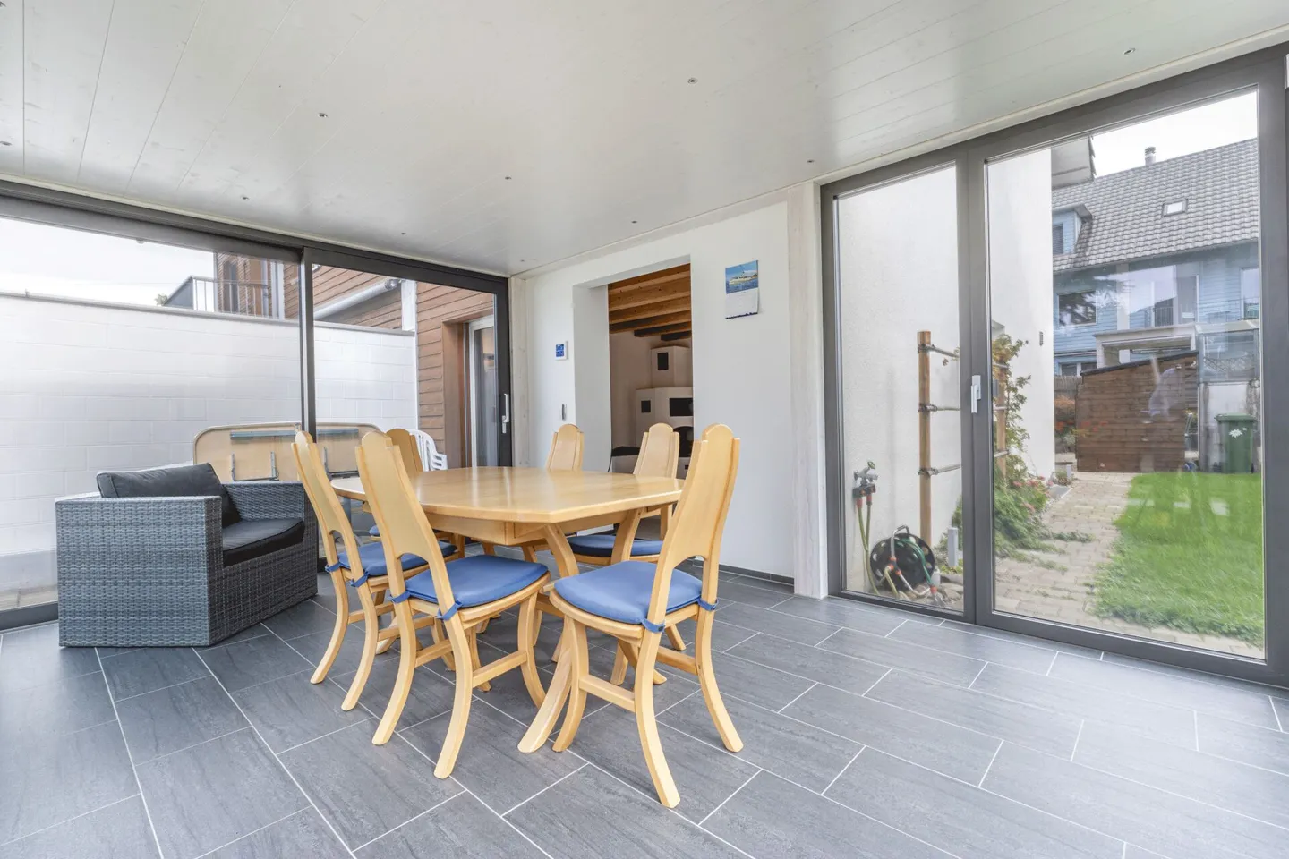 5.5-Zimmer-Doppeleinfamilienhaus in Hettlingen an ruhiger Lage mit Garagenplatz und beheiztem Wintergarten - Foto 6 di 29