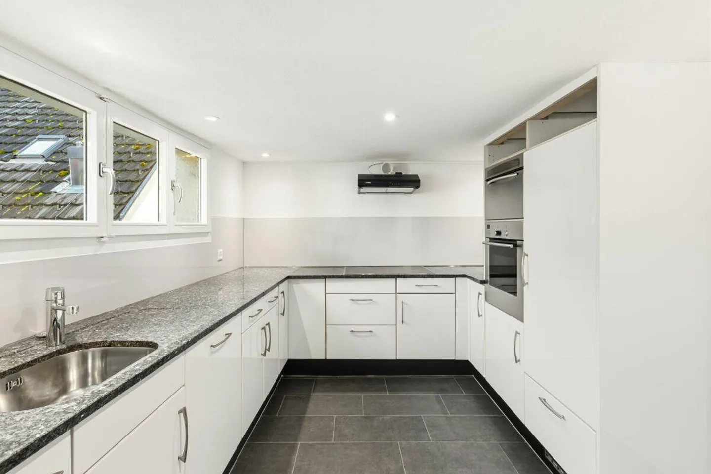 RENTAL - Photo 3 of 12