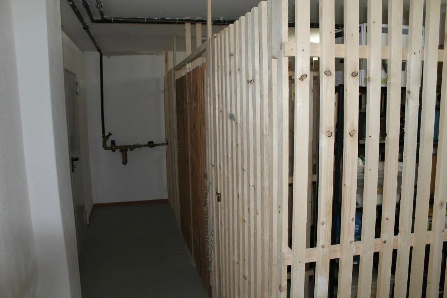 Solid construction, attractive rental potential, minimal effort - Photo 8 of 8