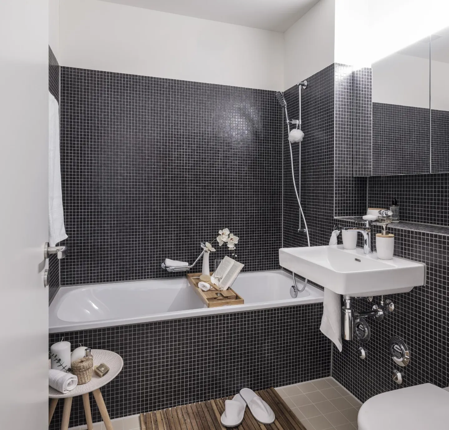 Modern Living in Guggachpark - Photo 4 of 7