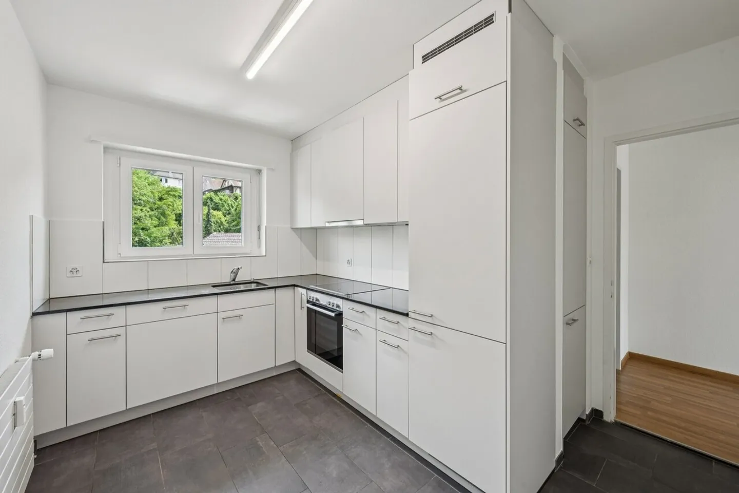 Great, renovated 3-room apartment in Münchenstein! - Photo 1 of 8