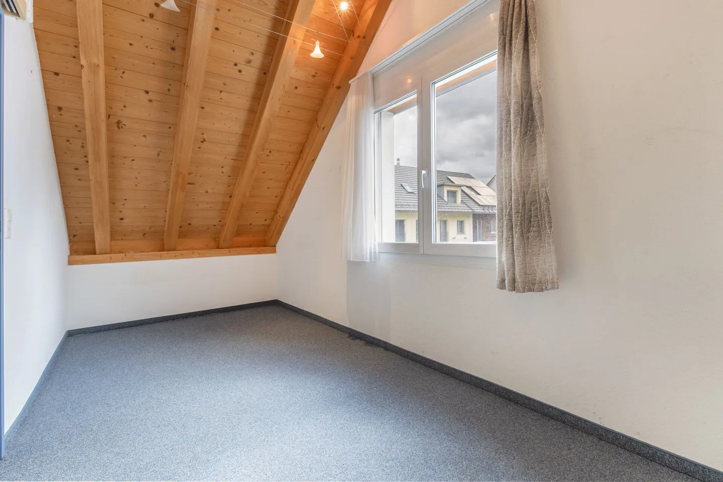 5.5-Zimmer-Doppeleinfamilienhaus in Hettlingen an ruhiger Lage mit Garagenplatz und beheiztem Wintergarten - Foto 11 di 29