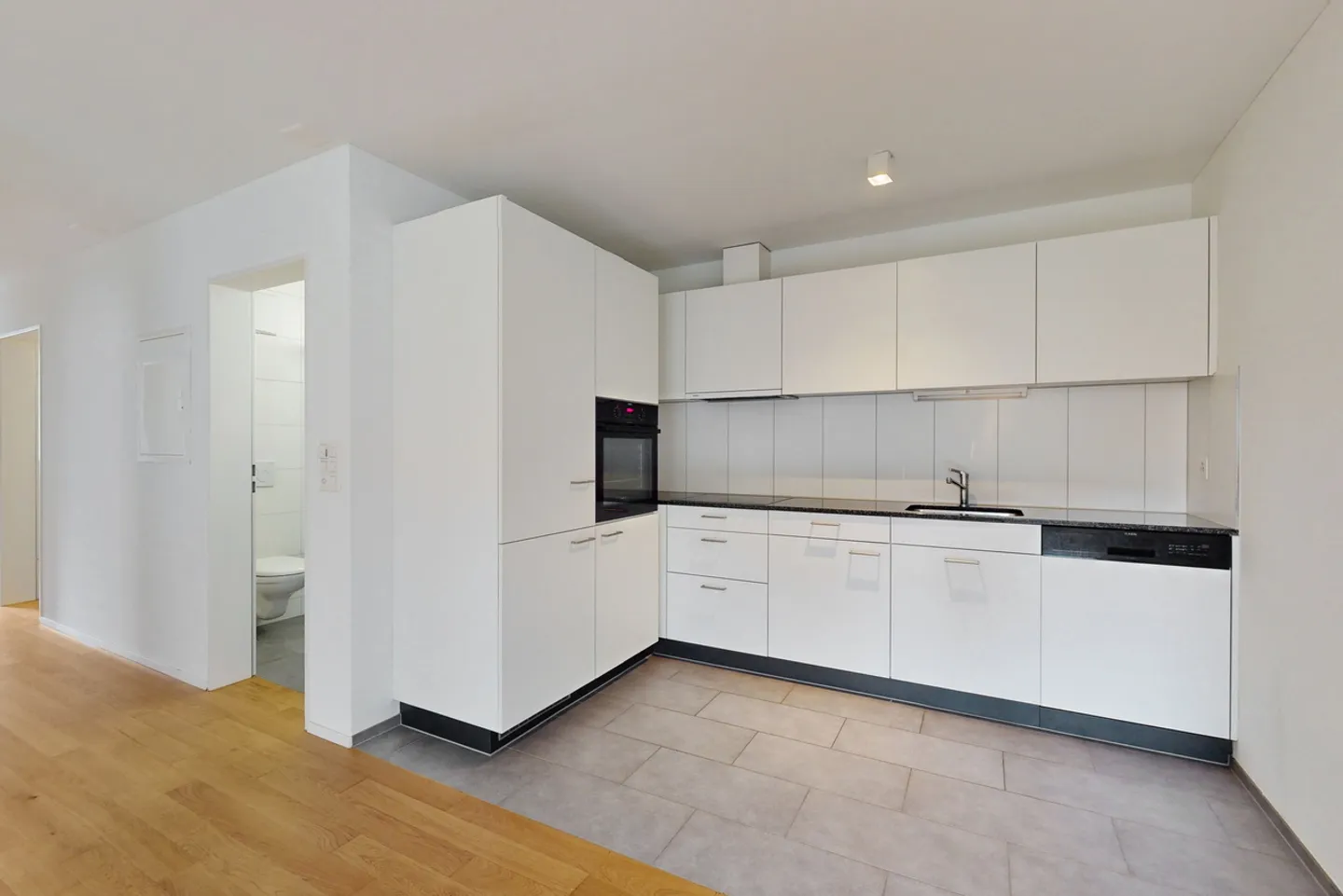 RENT WITHOUT DEPOSIT - Living close to nature yet centrally - Photo 2 of 10