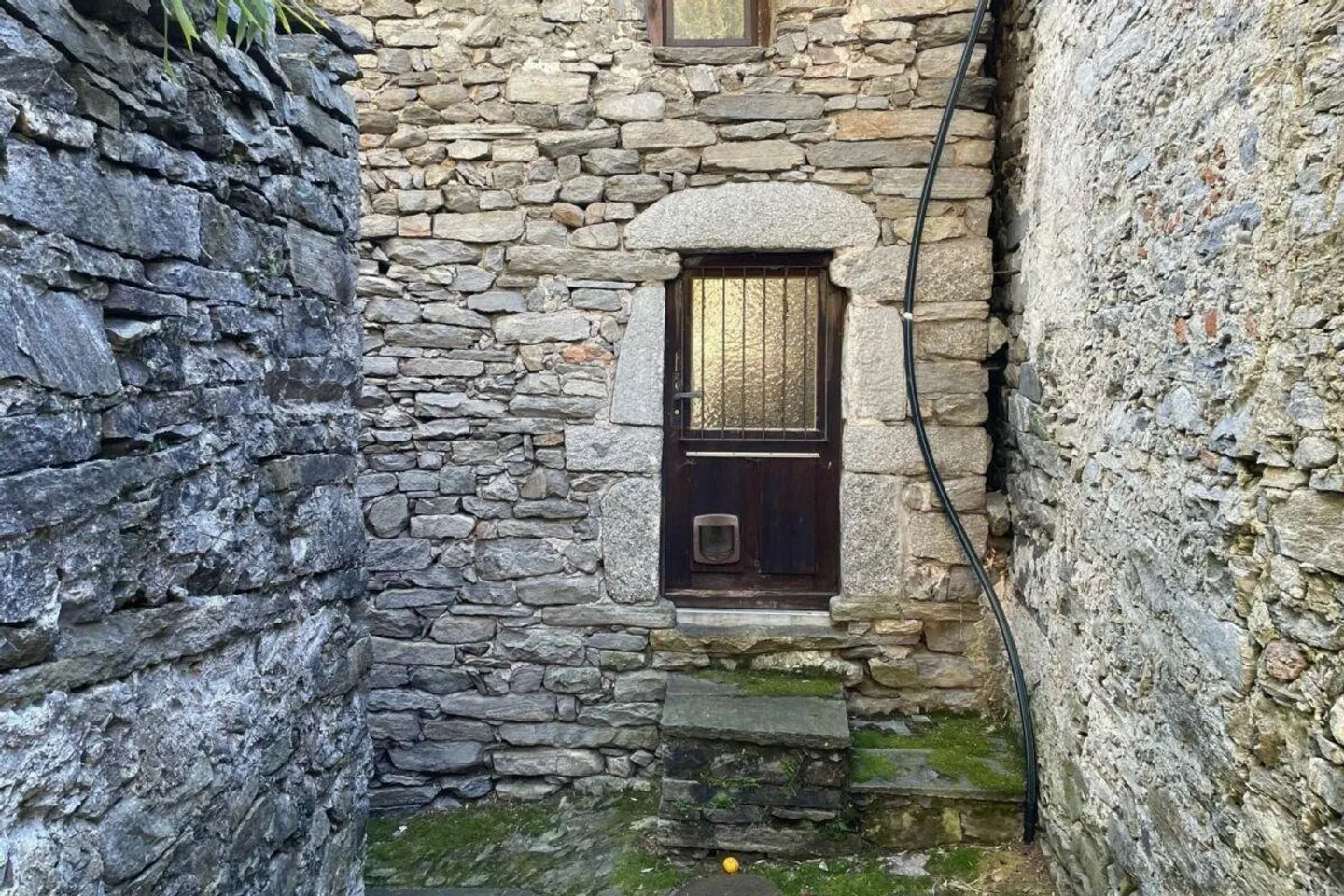 Maison tessinoise au cœur du village avec piazzetta et beaucoup de potentiel ! - Photo 7 sur 9