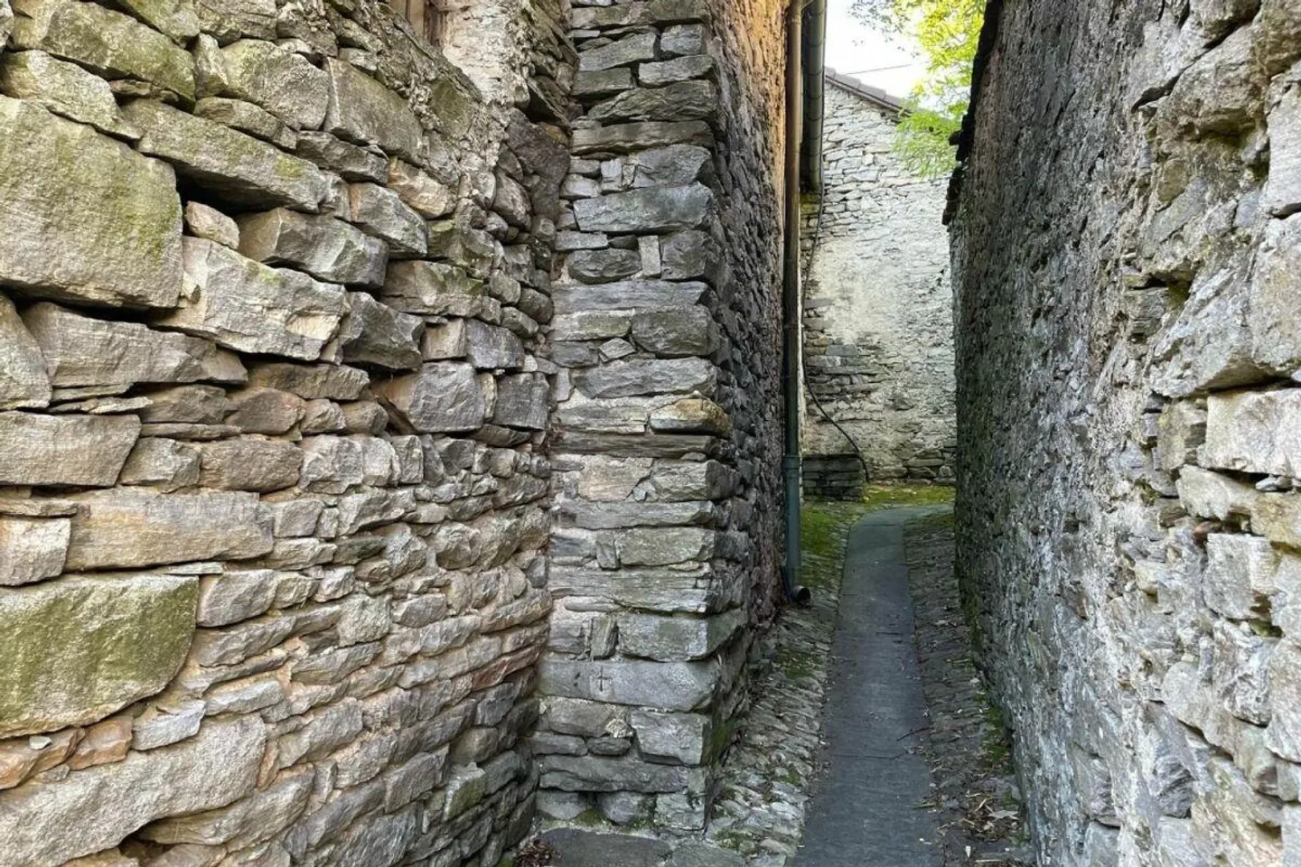 Maison tessinoise au cœur du village avec piazzetta et beaucoup de potentiel ! - Photo 9 sur 9