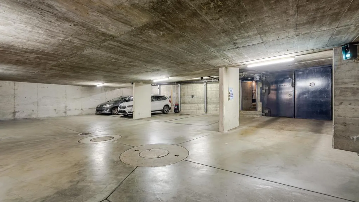 Place de parking souterrain sécurisé au cœur de Bâle - Photo 2 sur 3