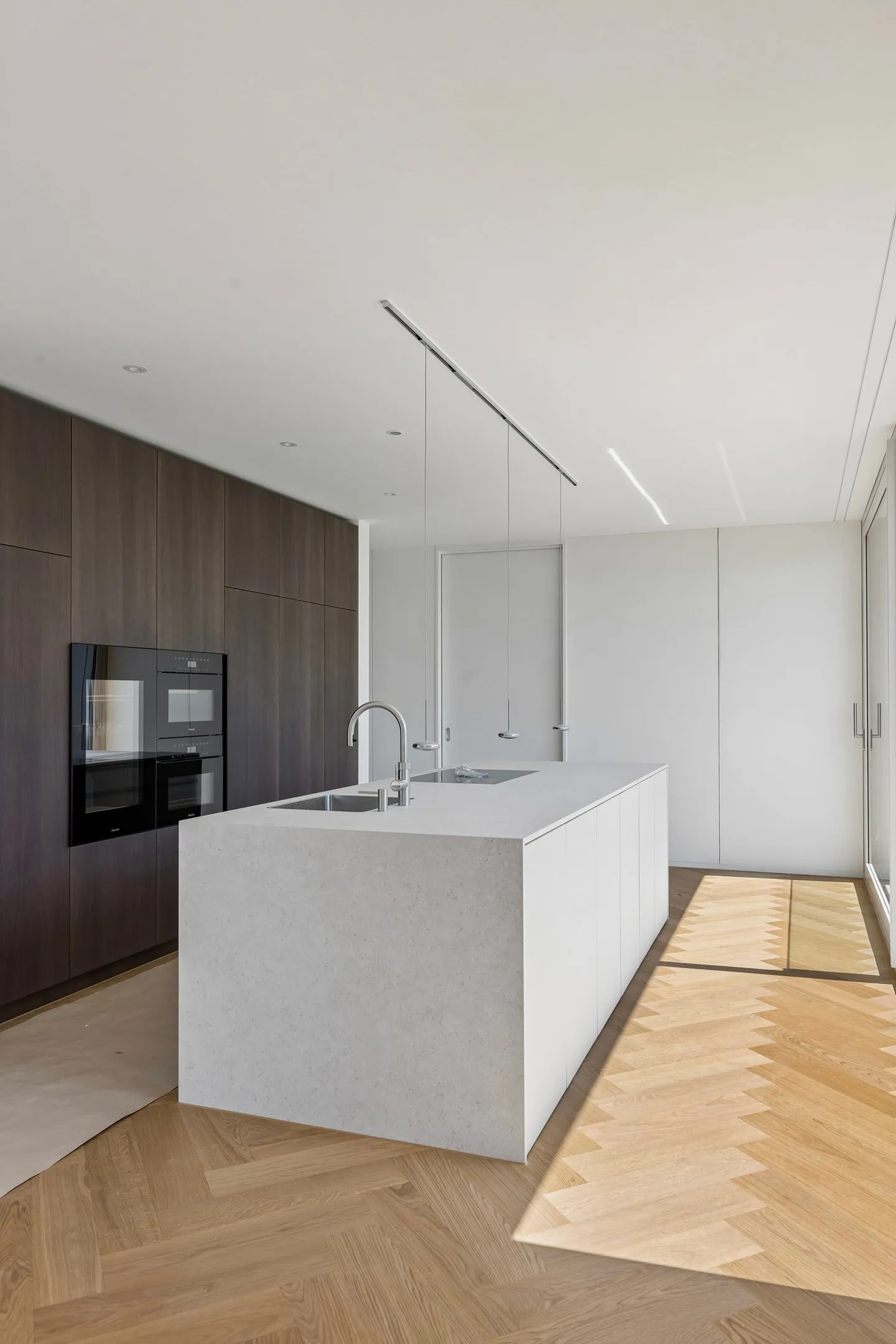 Exclusive new build villa with pool, lake views and premium finishes - Photo 10 of 46
