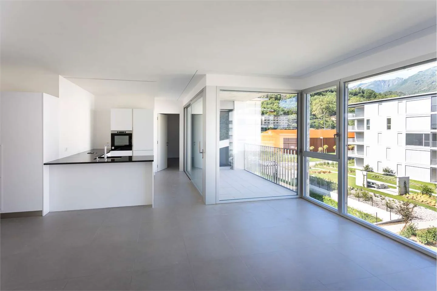 Bright Apartment - 3.5 Rooms - Photo 3 of 13