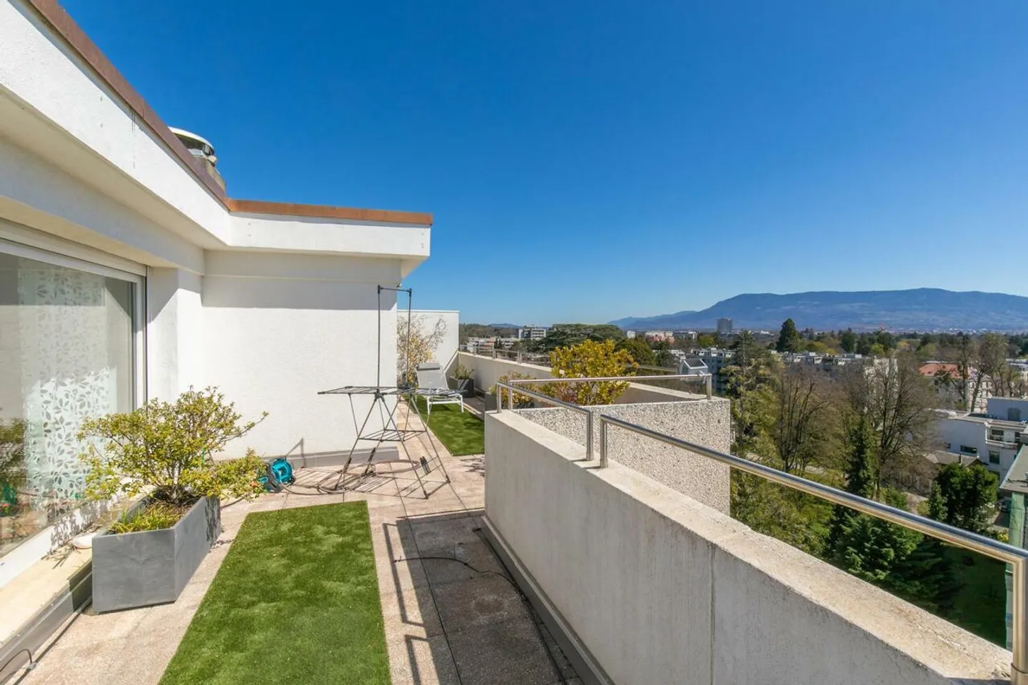 Dachgeschoß-Duplex mit atemberaubendem Blick auf Genève - Foto 1 von 7