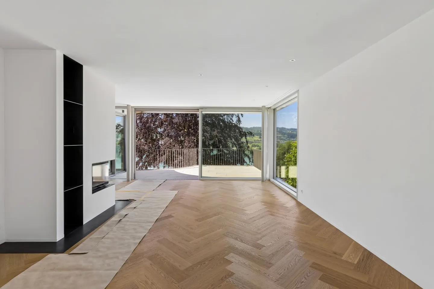 Exclusive new build villa with pool, lake views and premium finishes - Photo 14 of 46