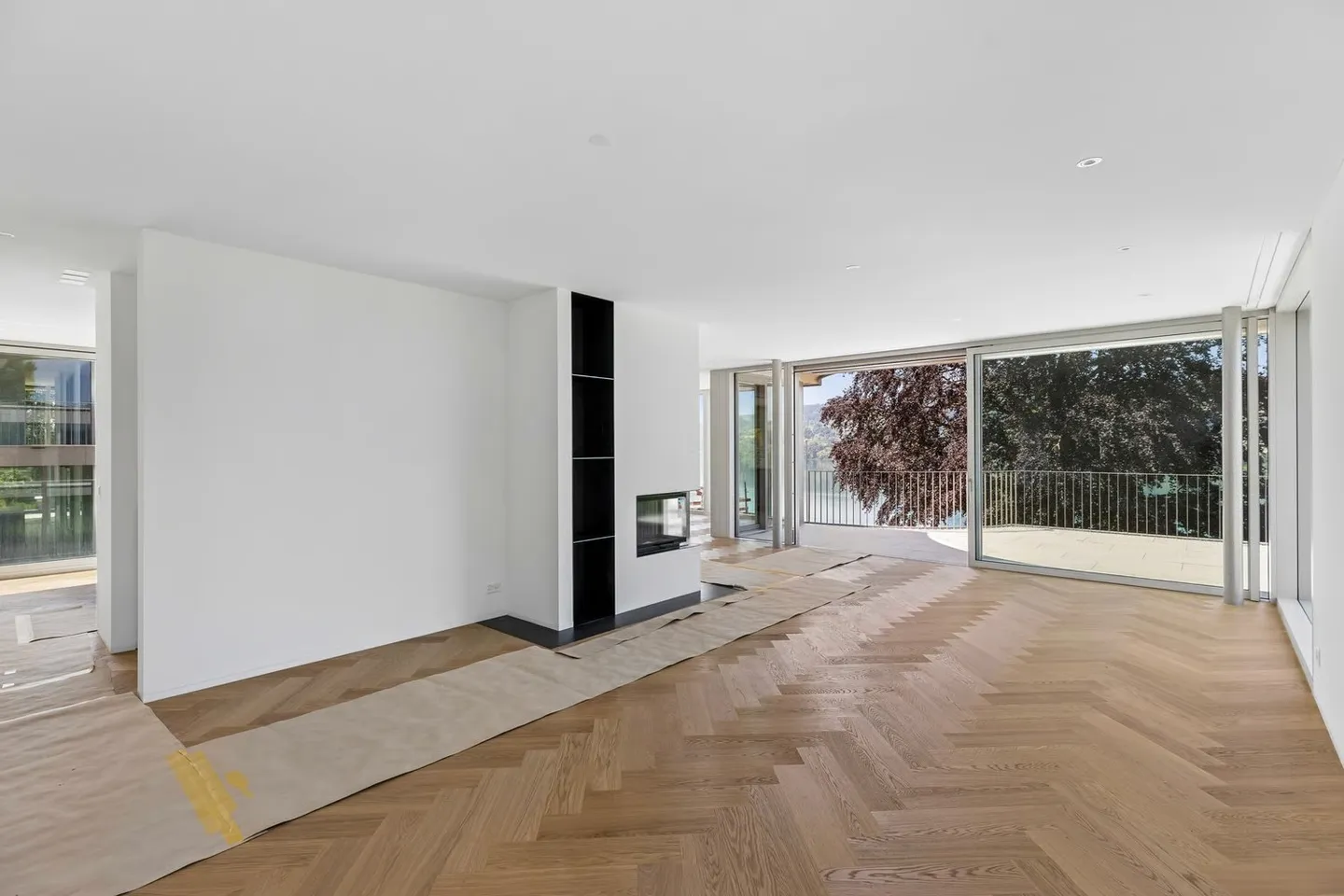 Exclusive new build villa with pool, lake views and premium finishes - Photo 16 of 46