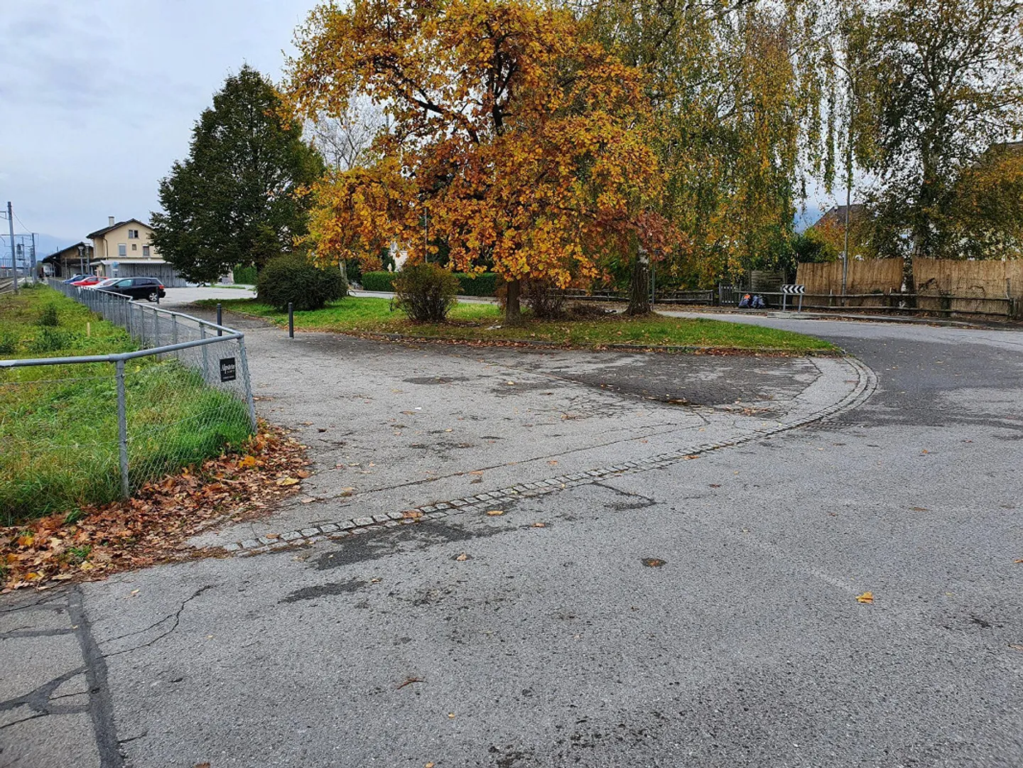 Parking space for vehicles directly at Au SG train station - Photo 1 of 4