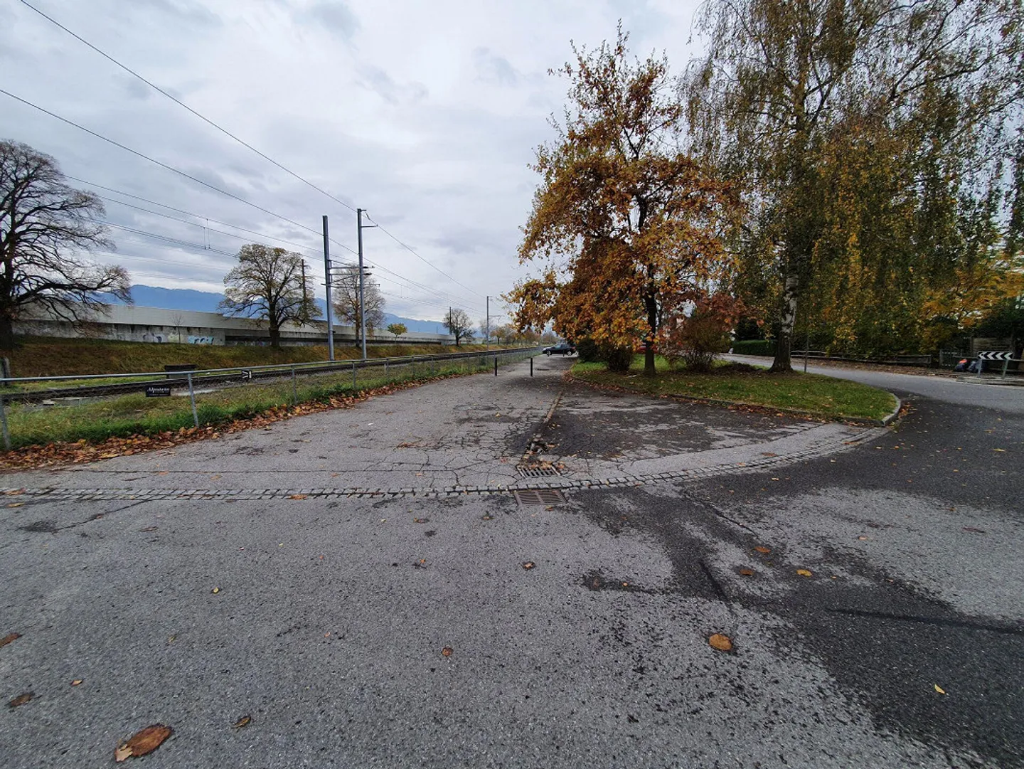 Parking space for vehicles directly at Au SG train station - Photo 3 of 4