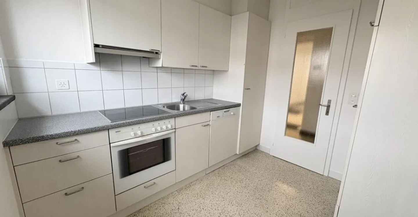 2.5 Room Apartment with Spacious Balcony in Biel-Bienne - Photo 6 of 8
