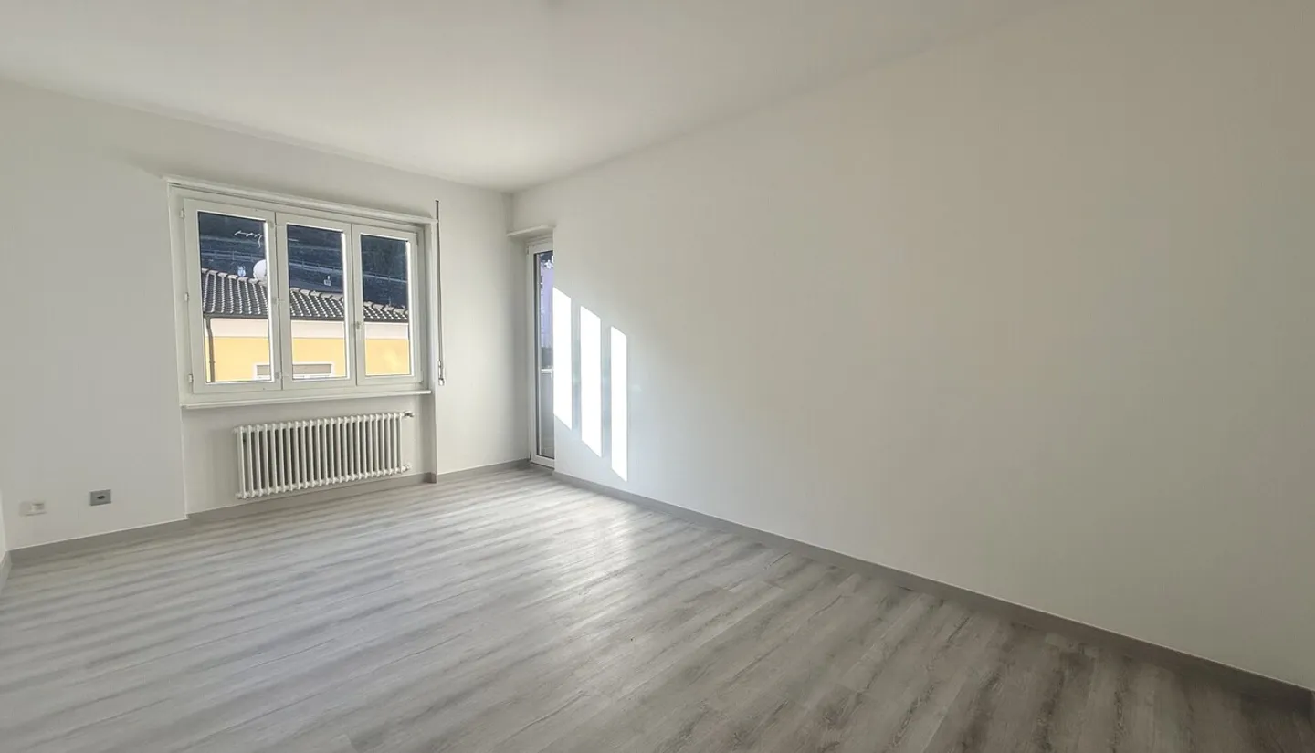 Appartamento ristrutturato di 3,5 locali a Chiasso - Foto 3 di 9