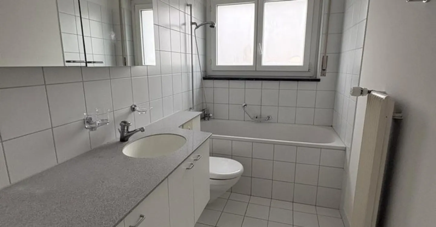 2.5 Room Apartment with Spacious Balcony in Biel-Bienne - Photo 7 of 8