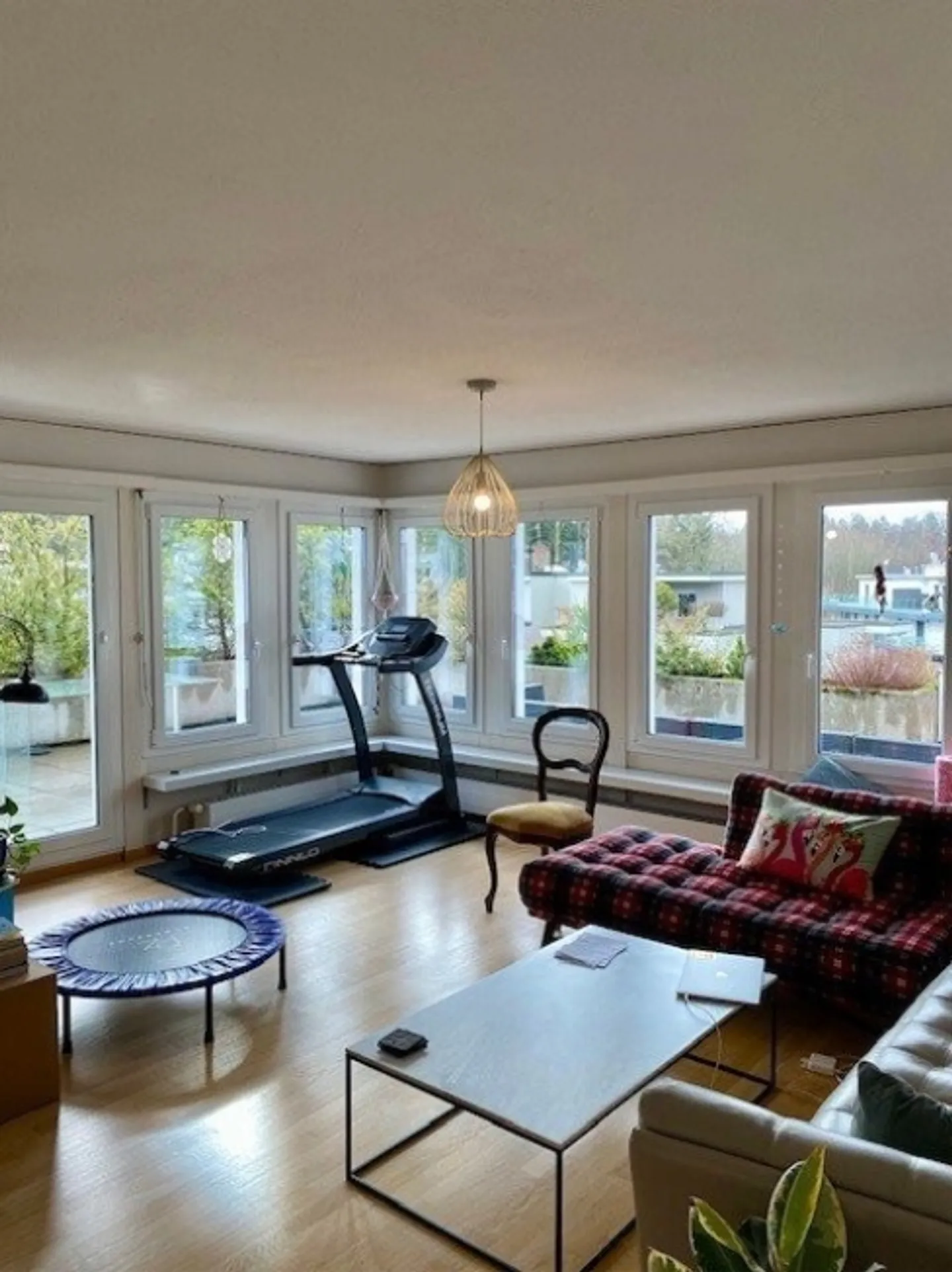 Appartement en attique de 4,5 pièces avec grande terrasse et belle vue - Photo 3 sur 12