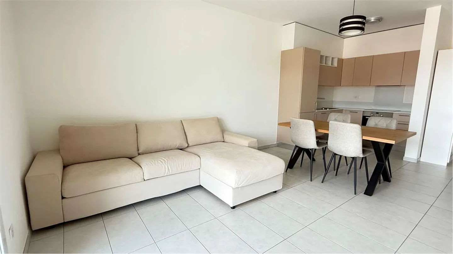 Helles 2,5-Zimmer-Wohnung komplett möbliert mit großem Terrassenbereich - Foto 3 von 13