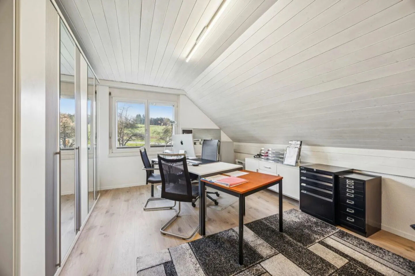 Vivre dans le vert : jardin, intimité et accès direct à la forêt - Photo 12 sur 14