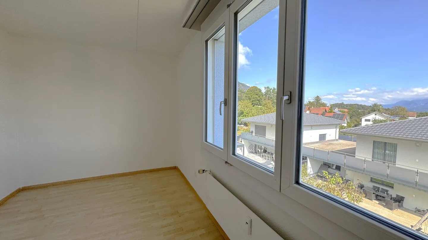 Ampio appartamento ristrutturato di 3,5 locali in affitto a Sennwald - Foto 2 di 12