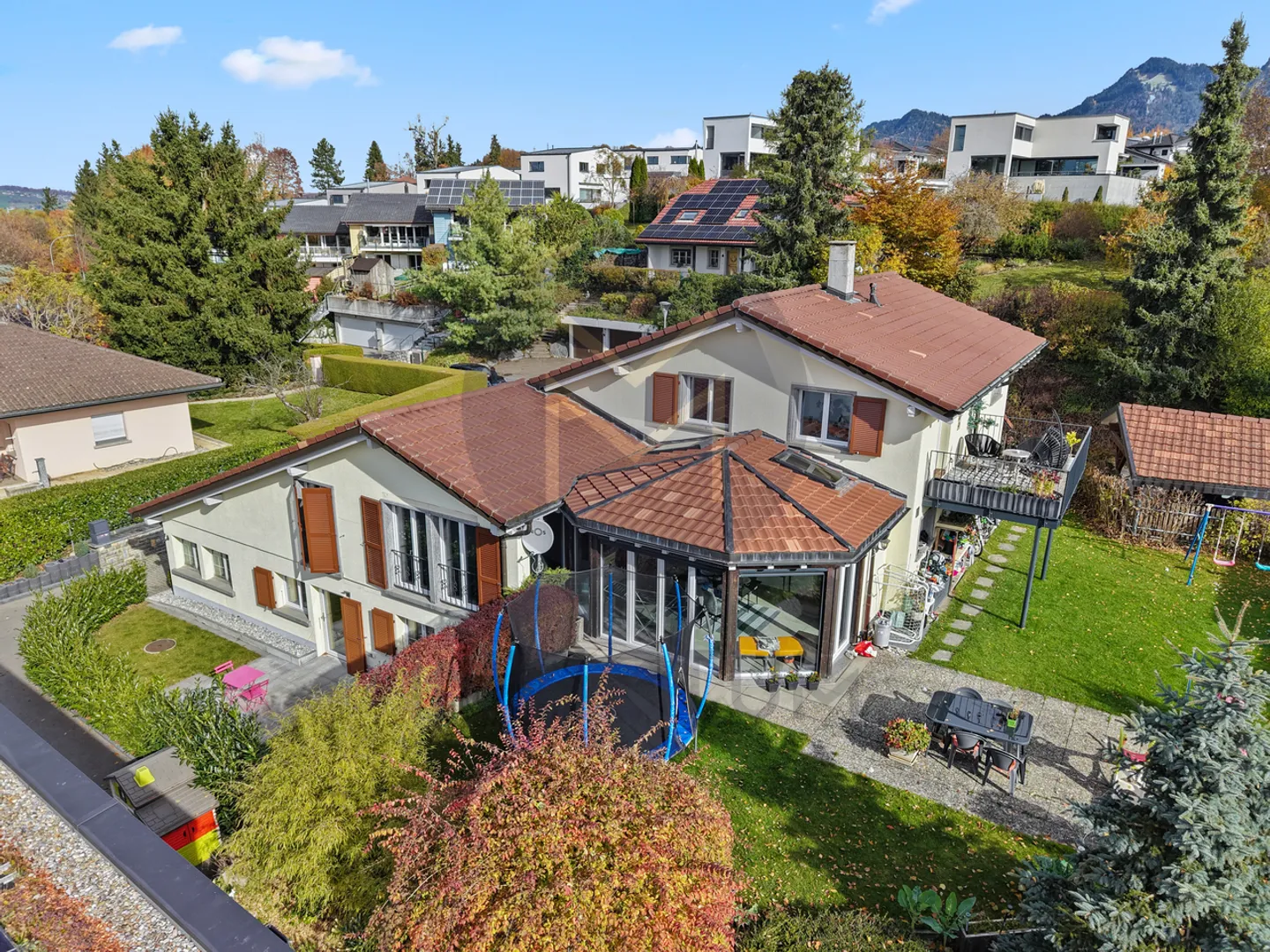 Charming 5.5-room apartment with private garden of 168m2 - Photo 2 of 15