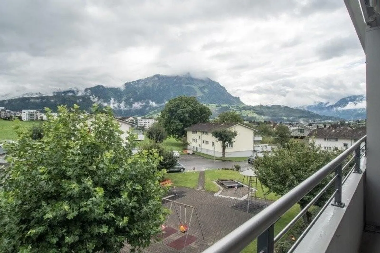 Living in the Green with a View of the Mythen - Photo 6 of 8