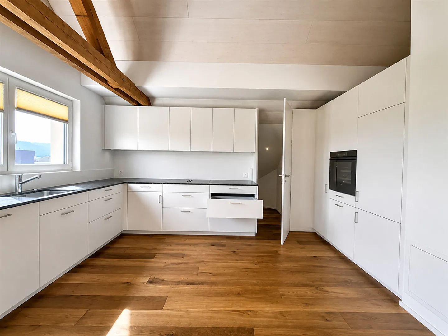 A Home to Fall in Love With: Dreamily Renovated 4.5-Room Apartment - Photo 3 of 12
