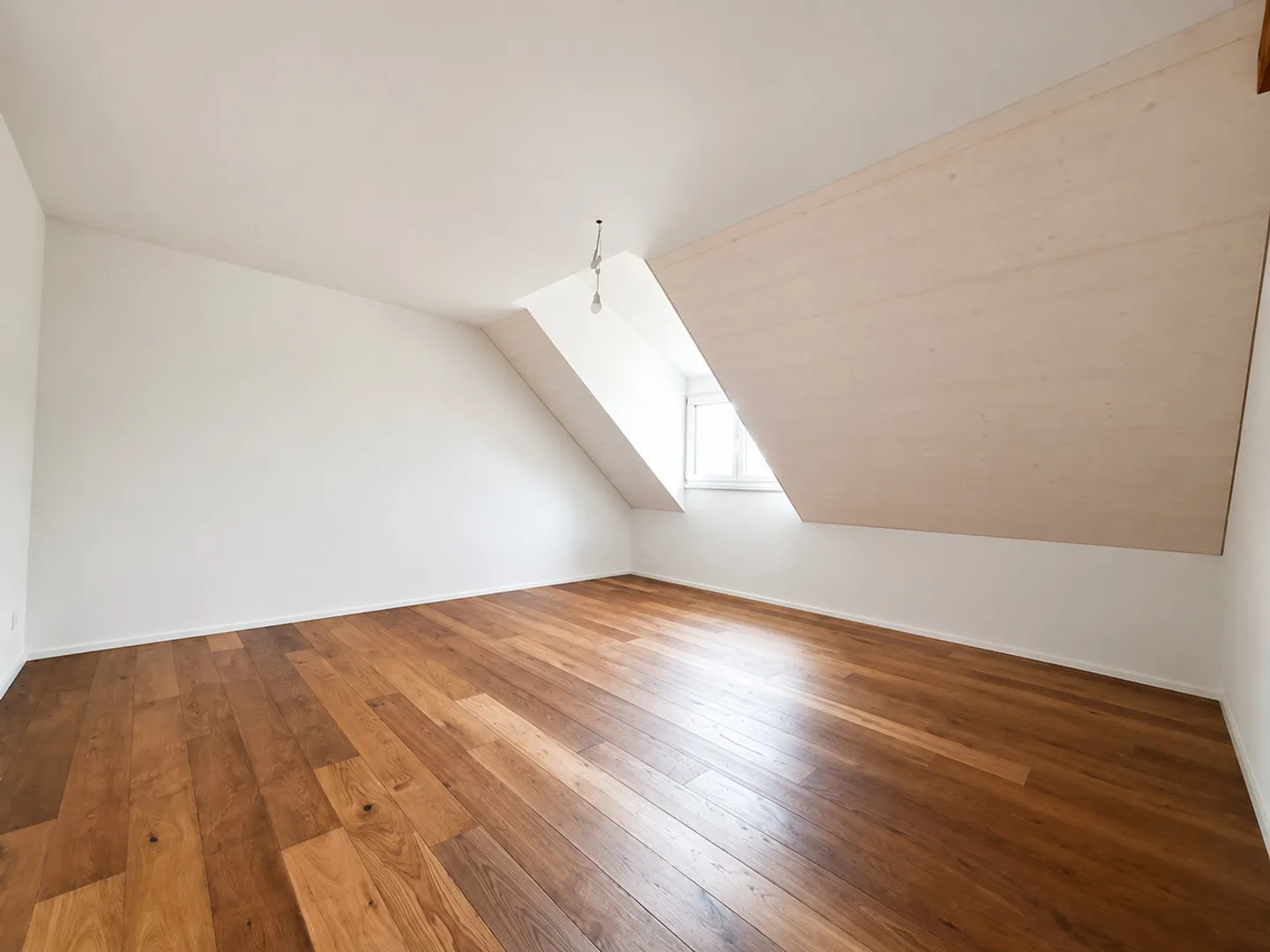A Home to Fall in Love With: Dreamily Renovated 4.5-Room Apartment - Photo 4 of 12