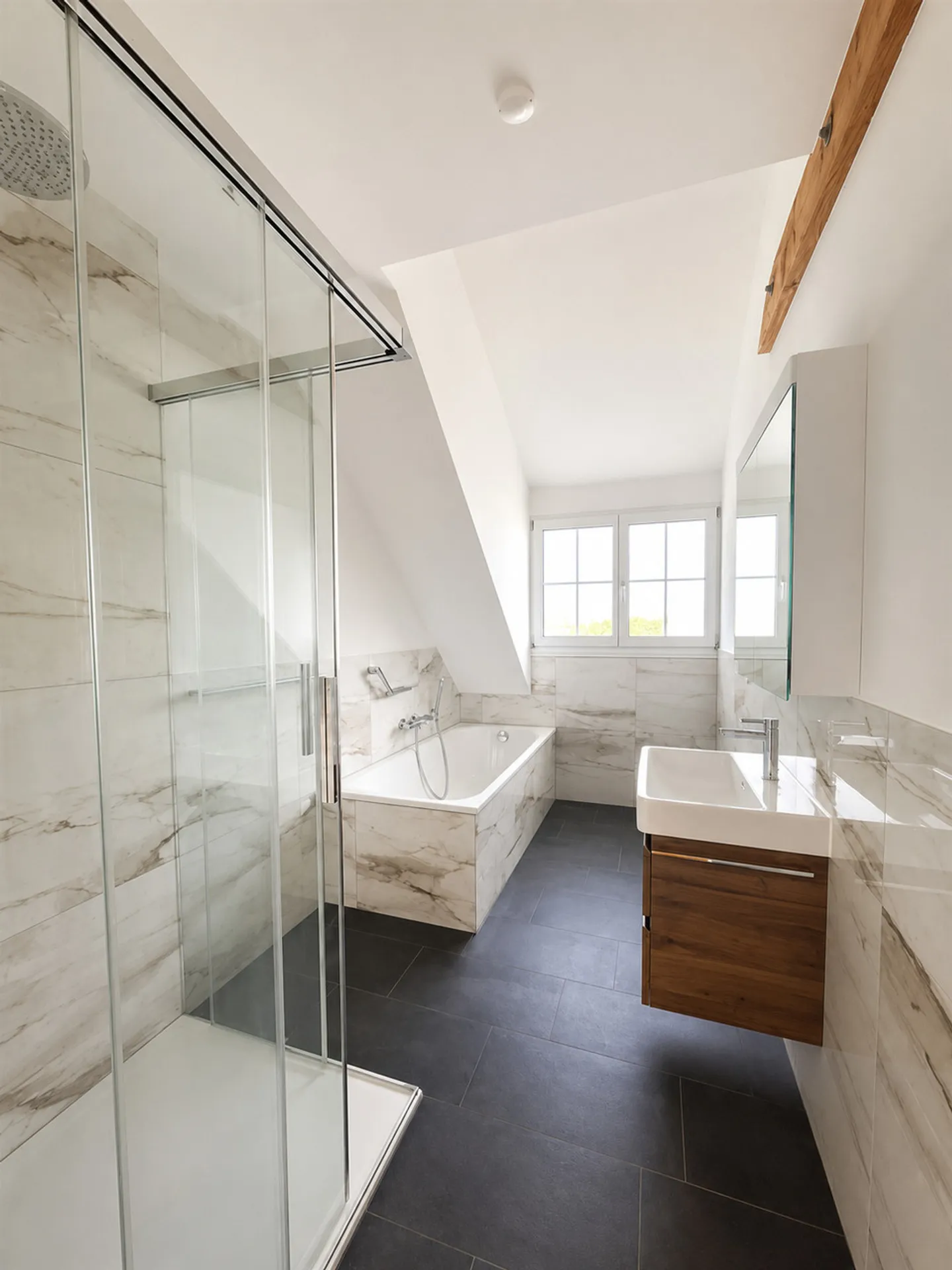 A Home to Fall in Love With: Dreamily Renovated 4.5-Room Apartment - Photo 6 of 12