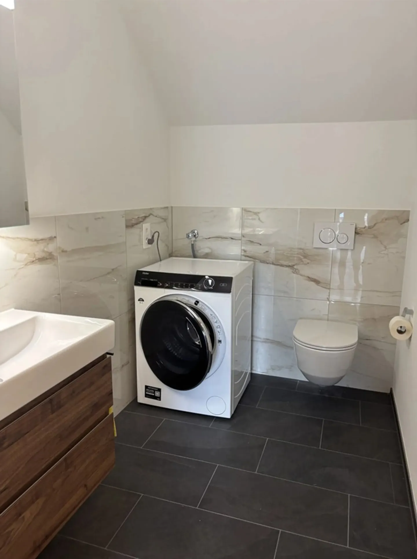 A Home to Fall in Love With: Dreamily Renovated 4.5-Room Apartment - Photo 7 of 12