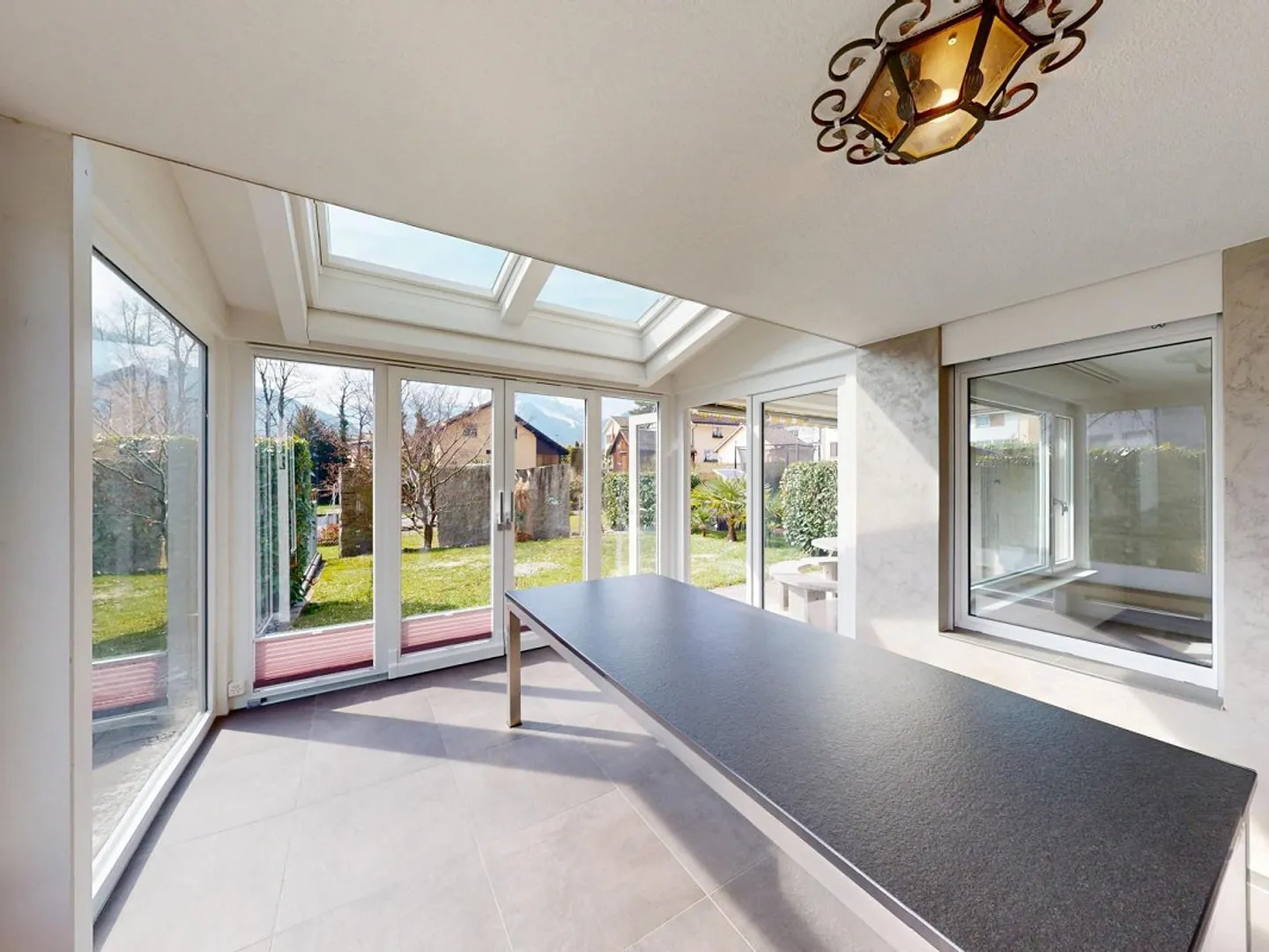 Semi-detached house with 2 underground parking spaces and 1 outdoor parking space - Photo 4 of 12