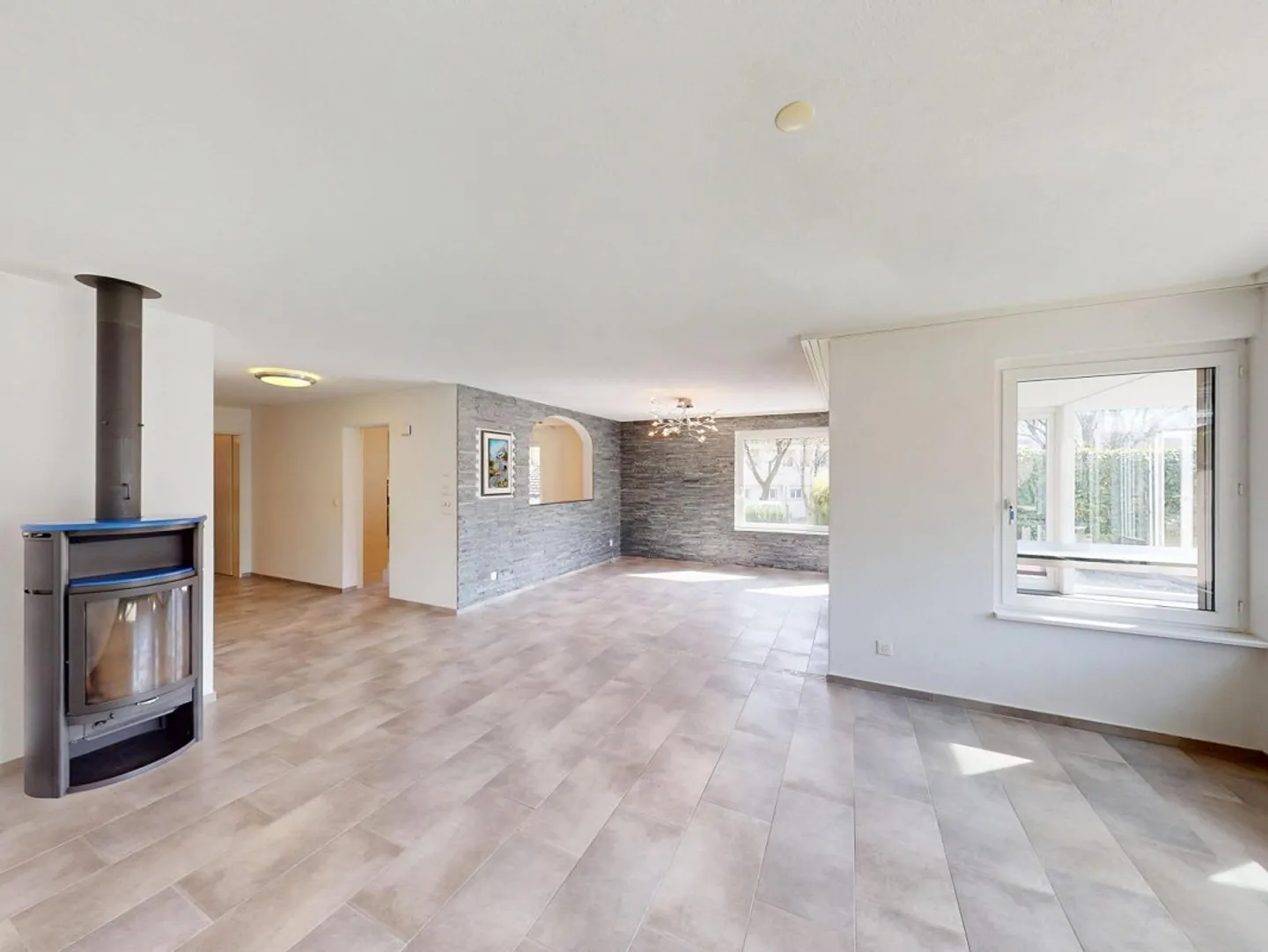 Semi-detached house with 2 underground parking spaces and 1 outdoor parking space - Photo 5 of 12